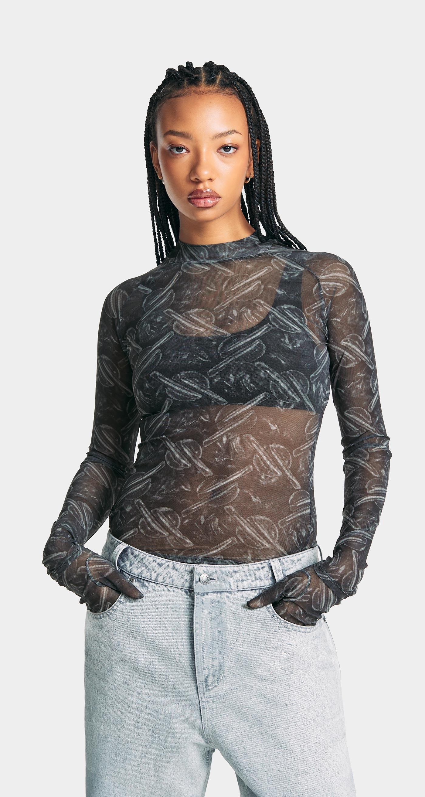 DP - Black Fera Bubblewrap Top - Modelshot - wmn 